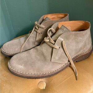 Men's Suede Chukka Boots in Taupe